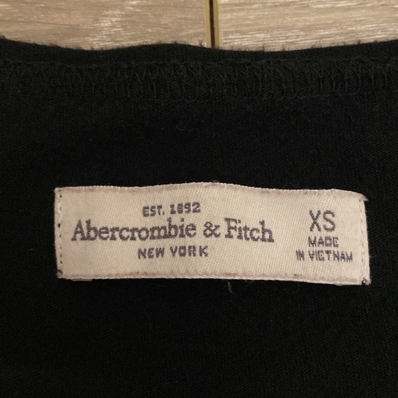 a&f v-neck shirt - Picture 2 of 4